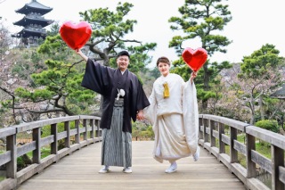桜の綺麗な日本庭園で白無垢ロケ+愛犬とも少し撮りました