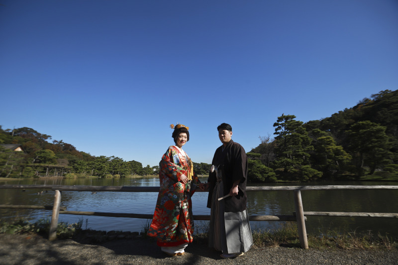 和装はかつらで庭園ロケ、洋装はチャペルにて★