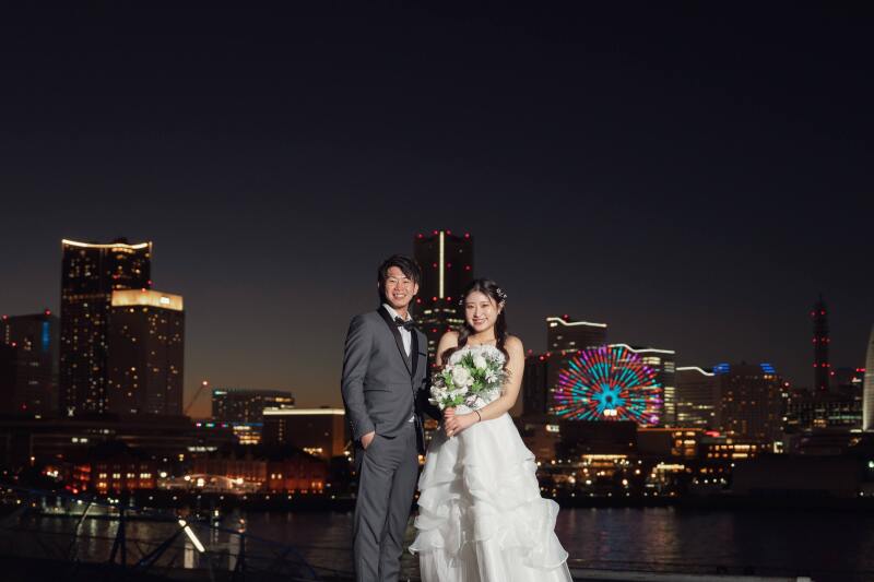 輝く夜景に包まれて