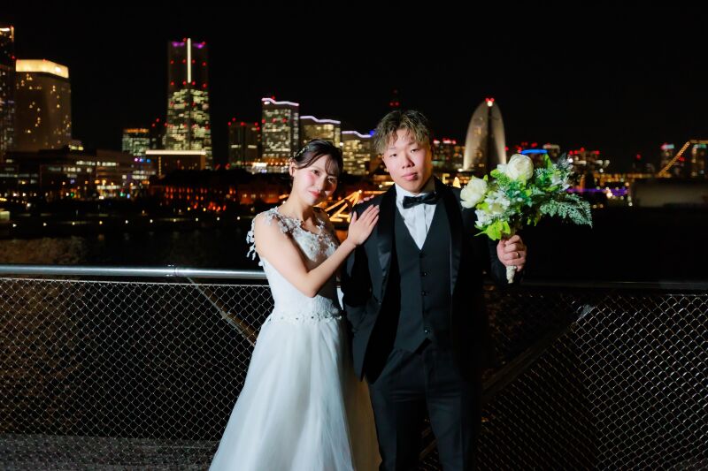 横浜の夜景を背に撮影開始!