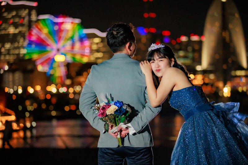 夜景に見守られて寄り添う