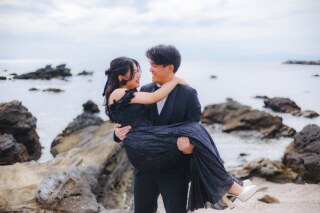 ブラックドレス＆タキシードで城ヶ島ウエディングフォト