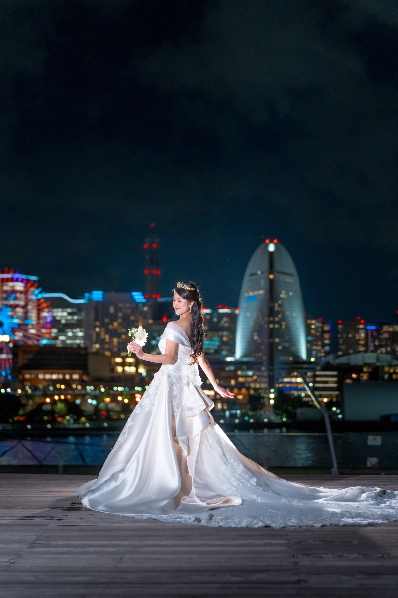 夜景をバックにご新婦様のピンショット撮影