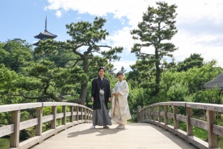 新緑鮮やかな庭園にて白無垢和装前撮りフォト