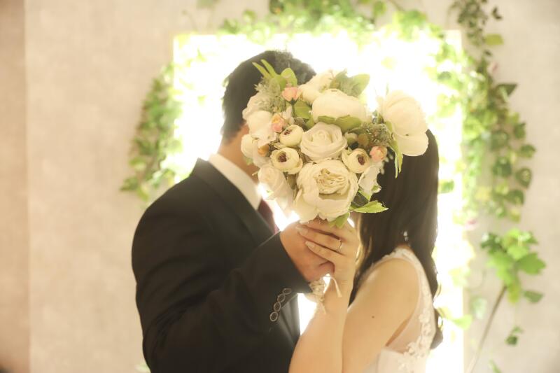 ブーケ越しのキス
