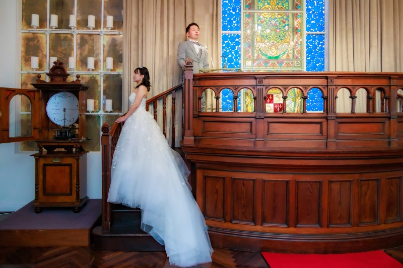 アンティークな調度品と共に