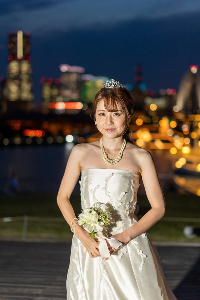 街の灯りに包まれるソロショット