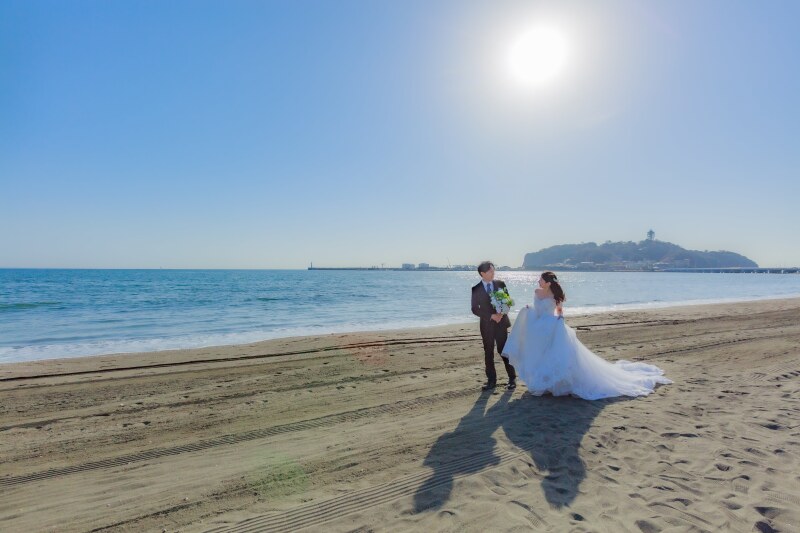 太陽の下で潮風散歩