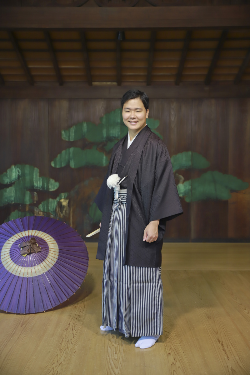 凛とした袴姿のご新郎様