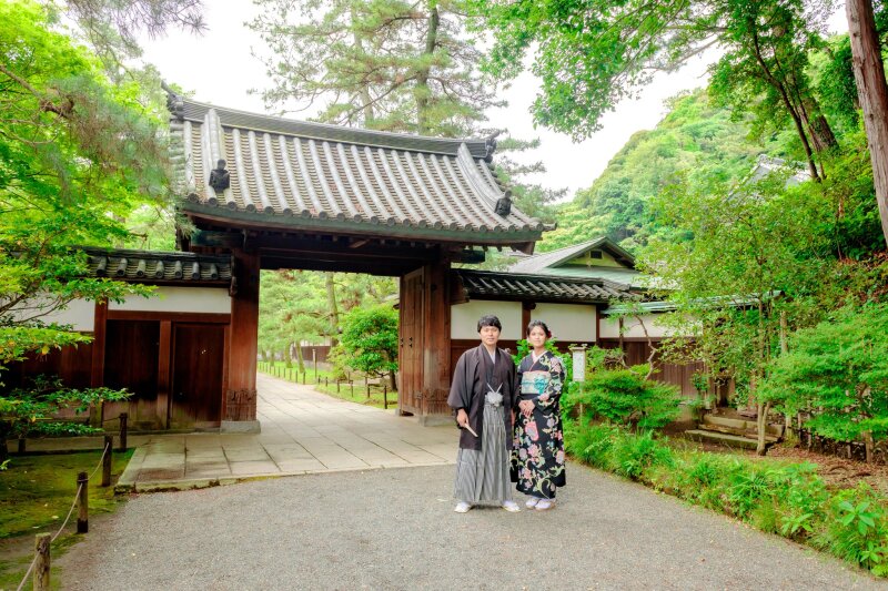 山門前で迎える初夏のひととき