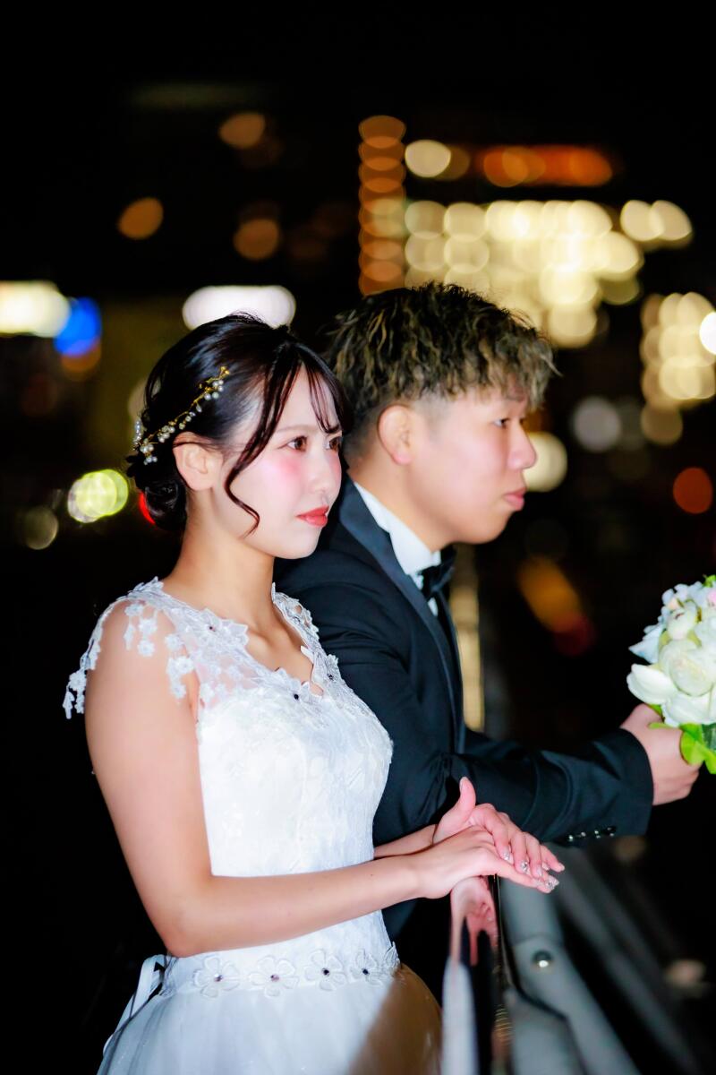 遠くを見つめる横顔に光を添えて