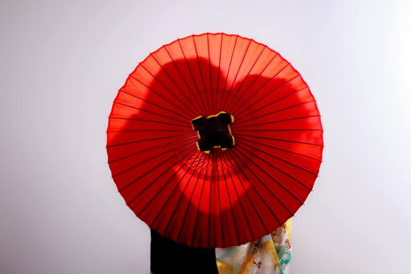 傘に隠れて二人だけの時間