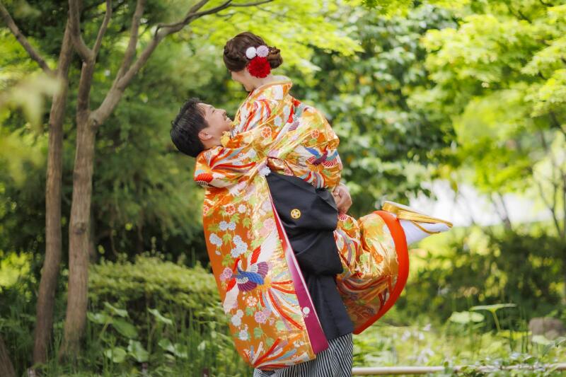 打掛姿でお姫様抱っこ