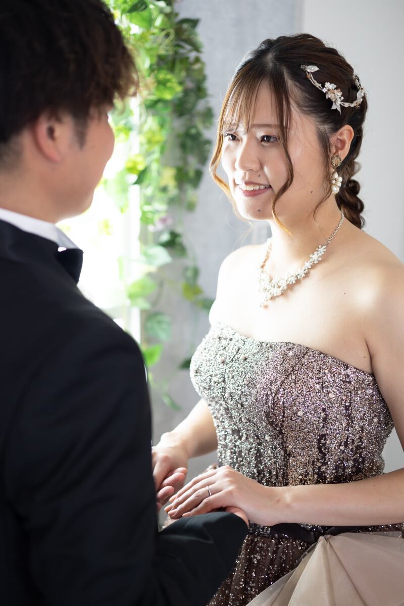 見つめ合うお二人の幸せ溢れる笑顔