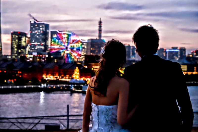 七色の光に包まれる夜