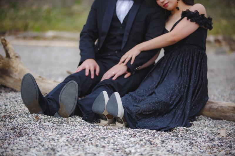 寄り添う足元が語る 愛の 物語