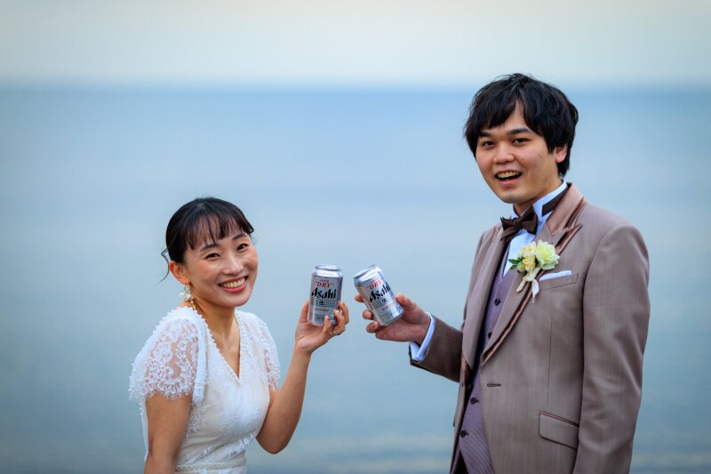 海辺で交わす乾杯の一杯
