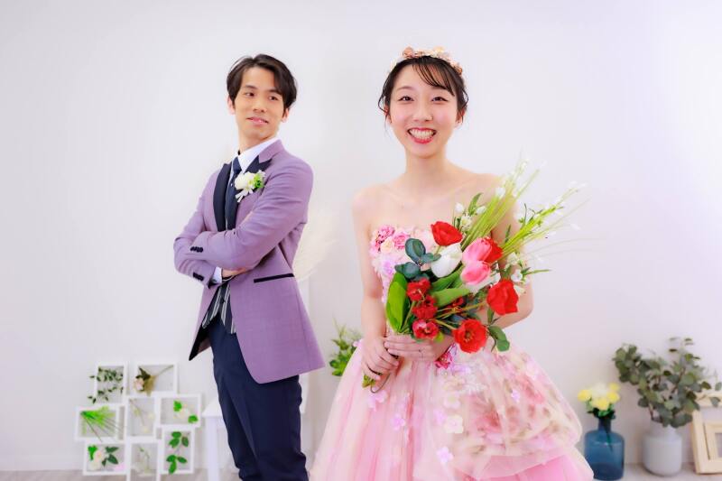 華やかなカラードレスに着替えて後半撮影開始