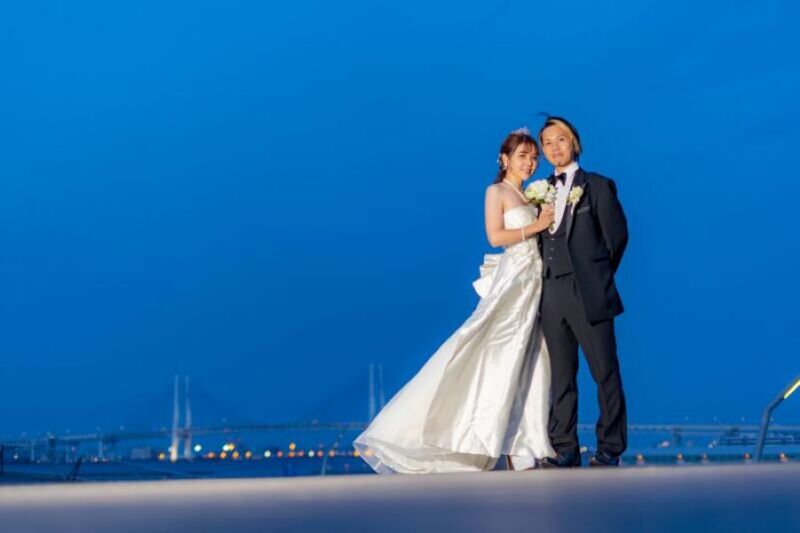 澄み渡るブルーアワーの空