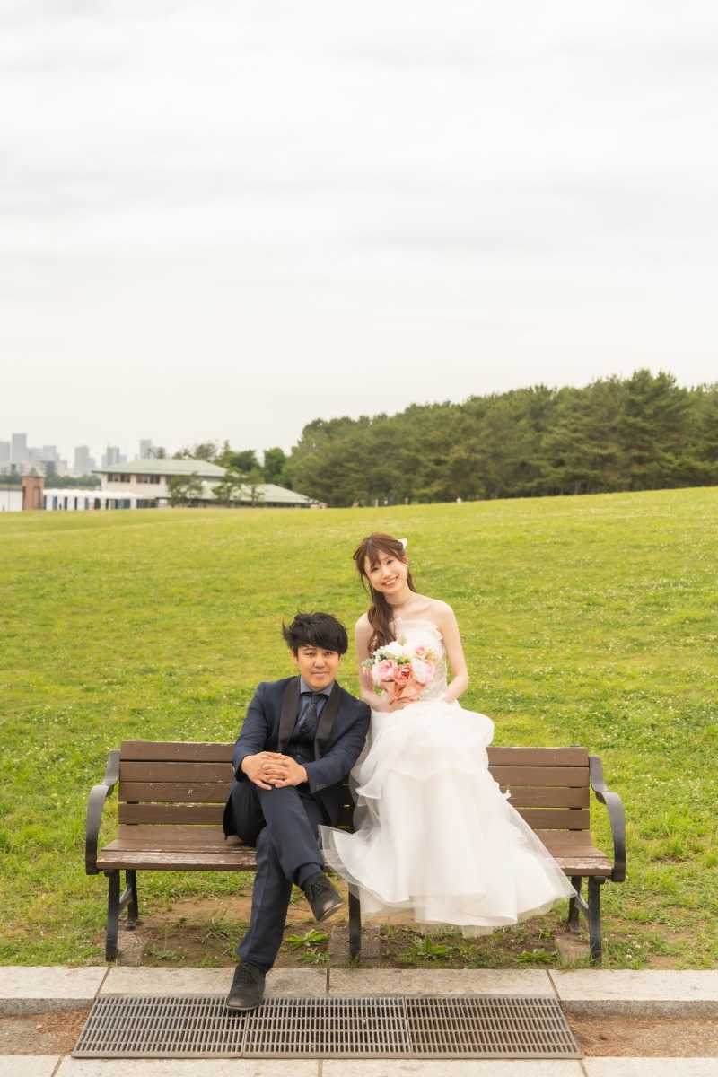 芝生のベンチで一息