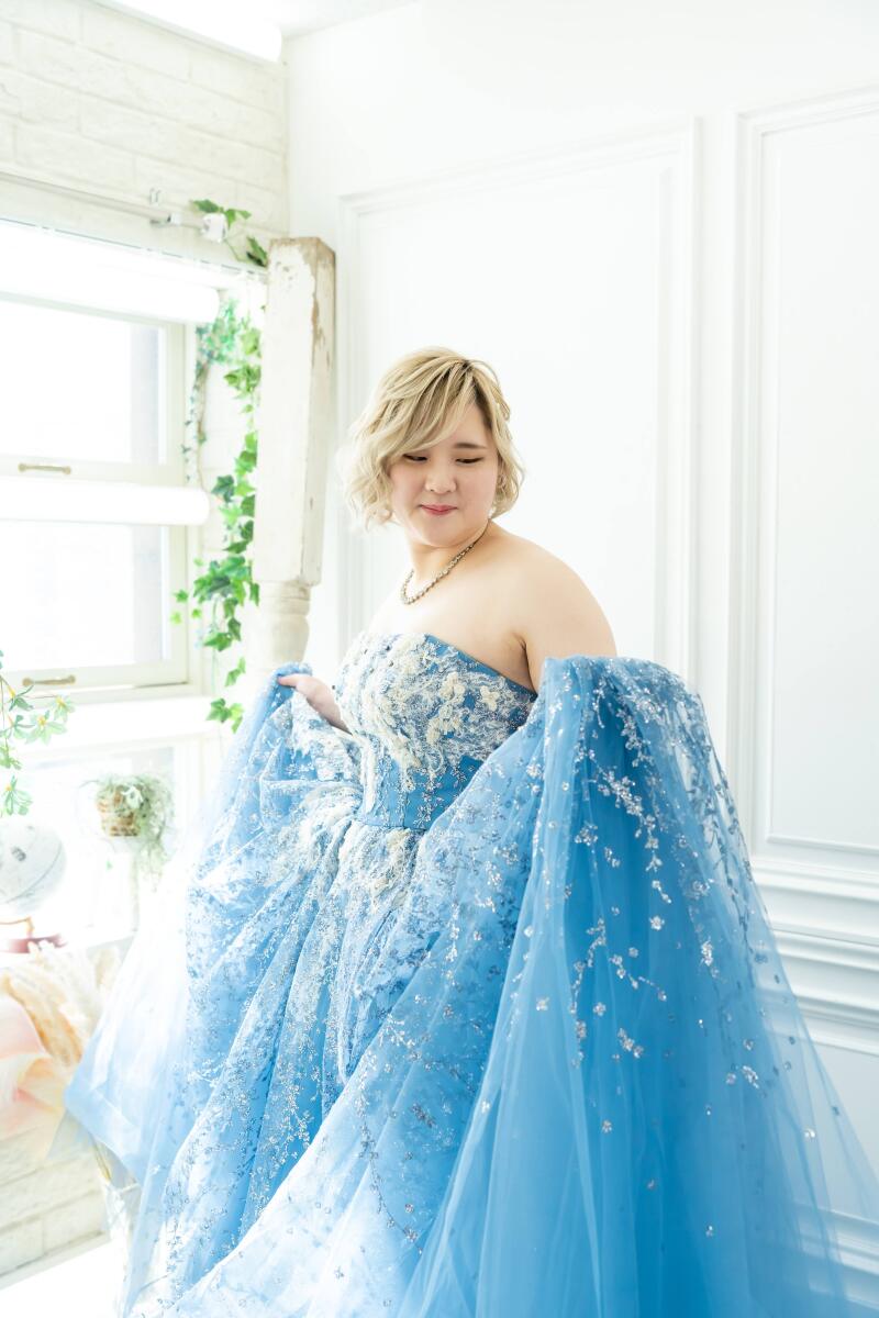 光に包まれる、ご新婦様のソロカット