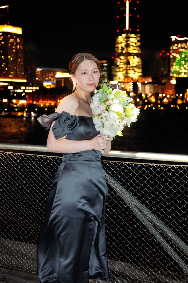 シックな装いの花嫁