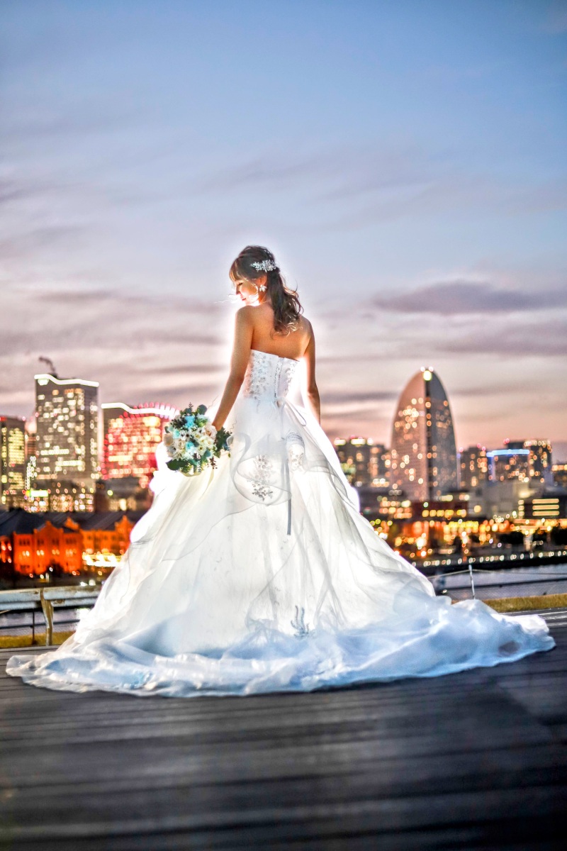 光を纏うドレスの美しさ