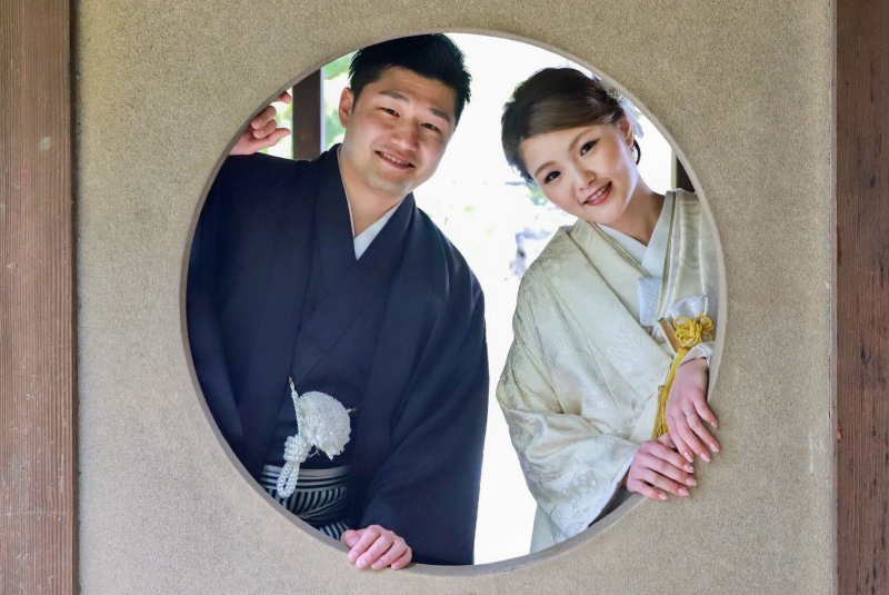 丸窓から「ひょっこり」