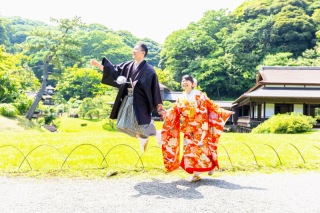 新緑鮮やかな日本庭園にて和装ロケーションフォト