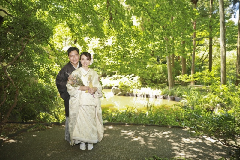 緑の庭園に包まれて