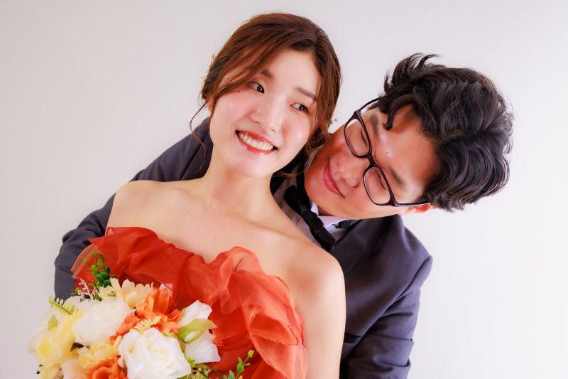 【MBスタジオ】燃えるようなオレンジドレスで叶えるプロポーズ再現フォト