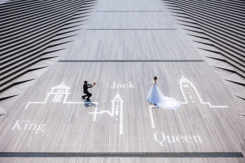 広い空の下でのロマンチックな演出