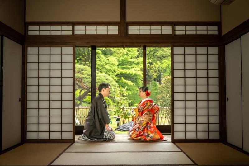緑豊かな日本庭園でお二人の想いをカタチに！笑顔溢れる和装ロケーション前撮り