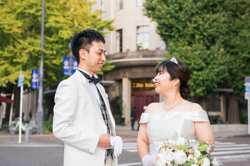 おふたりリクエストの思い井の場所をバックに