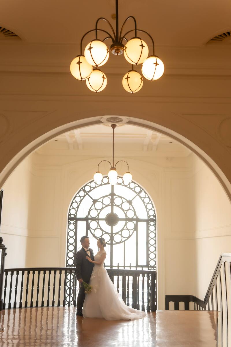 格式ある空間で誓うお二人