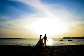 広い庭園でゆったり和装ロケと青い海でのびのび洋装ロケ