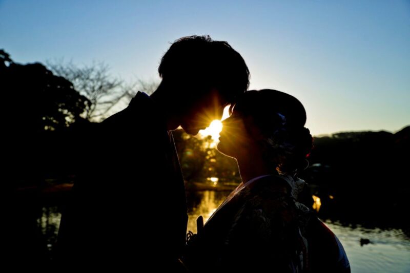 太陽の光が二人を祝福する