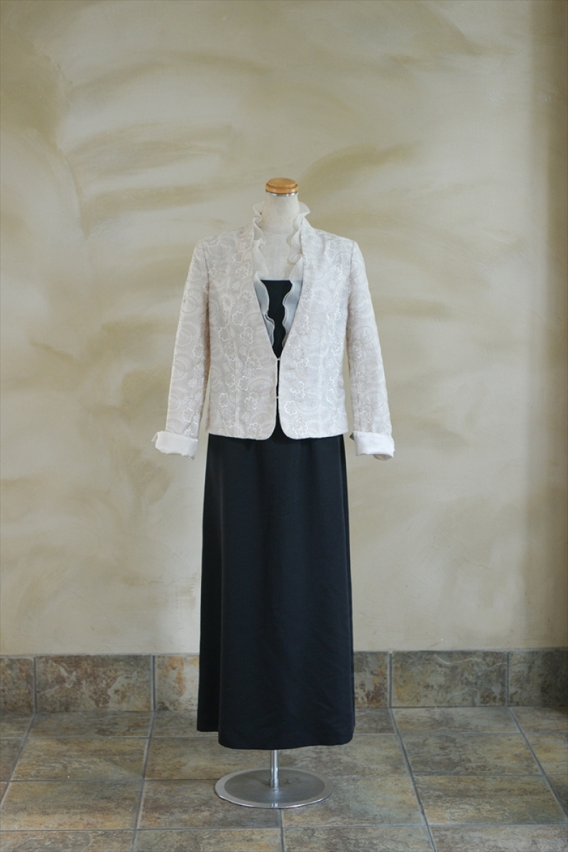 列席ドレス　黒ワンピース1586　白ジャケット2225　