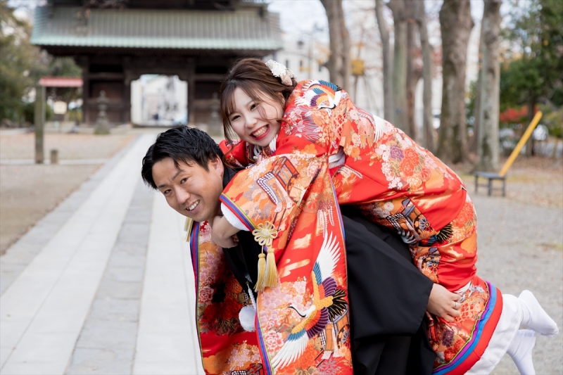 前撮りで押さえておきたい・・・おんぶショット♡