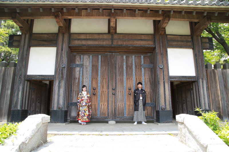 扉の前で・・・