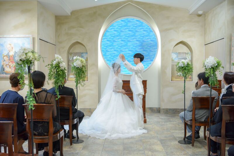 ご新郎様からのベールアップ・・・