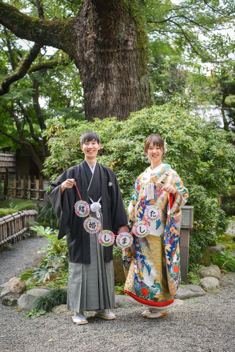 ❀結婚しました❀のガーランドをもって・・・