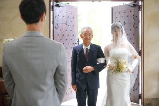 キヌヤ・ブライダルスクエア フェリチタ 熊谷店_お式と同じ流れで★チャペルで挙式風フォト