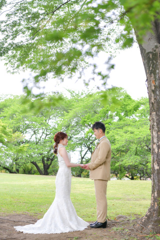 キヌヤ・ブライダルスクエア フェリチタ 熊谷店_開放感のある公園で撮影★ガーデンフォト