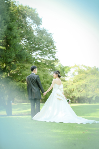 キヌヤ・ブライダルスクエア フェリチタ 熊谷店_開放感のある公園で撮影★ガーデンフォト