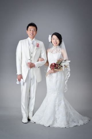 キヌヤ・ブライダルスクエア フェリチタ 熊谷店_ナチュラルから王道のポーズまでいろいろ★洋装スタジオ