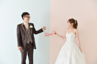 キヌヤ・ブライダルスクエア フェリチタ 熊谷店_ナチュラルから王道のポーズまでいろいろ★洋装スタジオ