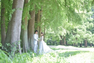 キヌヤ・ブライダルスクエア フェリチタ 熊谷店_開放感のある公園で撮影★ガーデンフォト