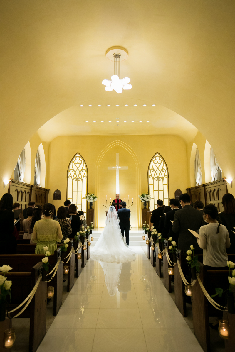 厳粛な雰囲気の中で誓いのシーンを・・