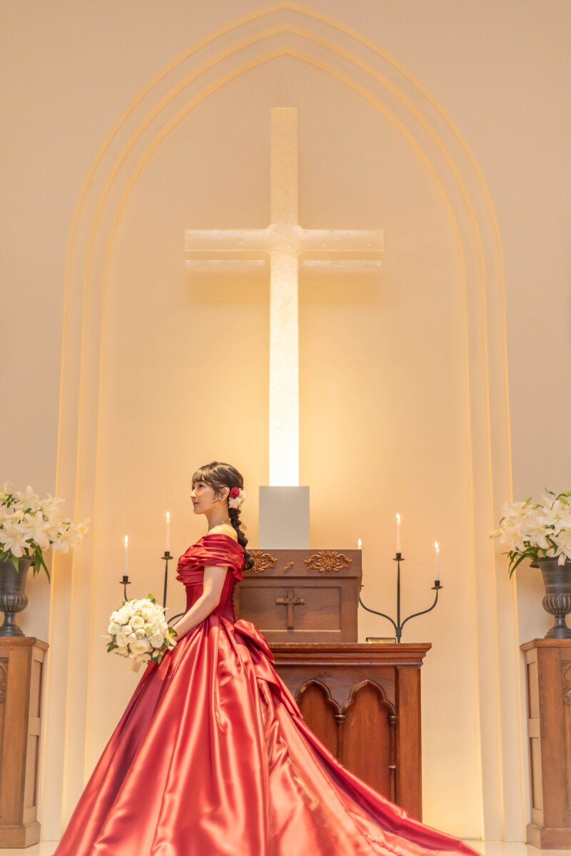 教会礼拝堂でカラードレス撮影
